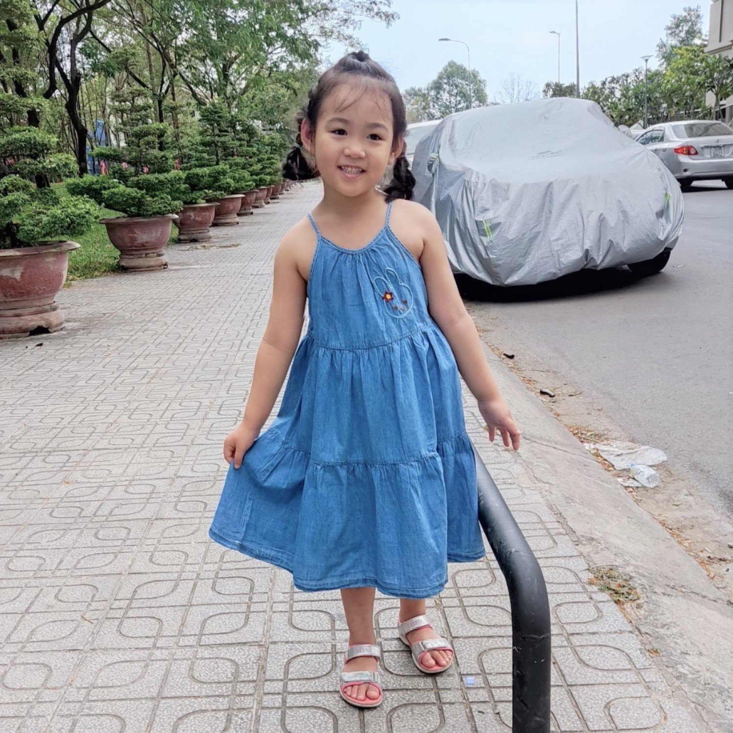 G00000513 Đầm jean maxi cho bé diện ngày hè, chất jean bò giấy nhẹ mát