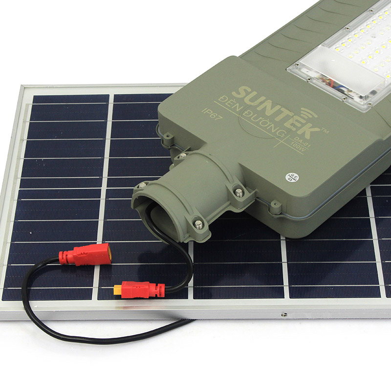 Đèn Đường Năng Lượng Mặt Trời SUNTEK DA-01 Solar Street Light 100W - Chip Led SMD 5054, 1560 Lumen, Sáng 20 giờ, Tự động Bật/Tắt, Điều khiển Từ Xa, Chống Nước/Bụi/Sét