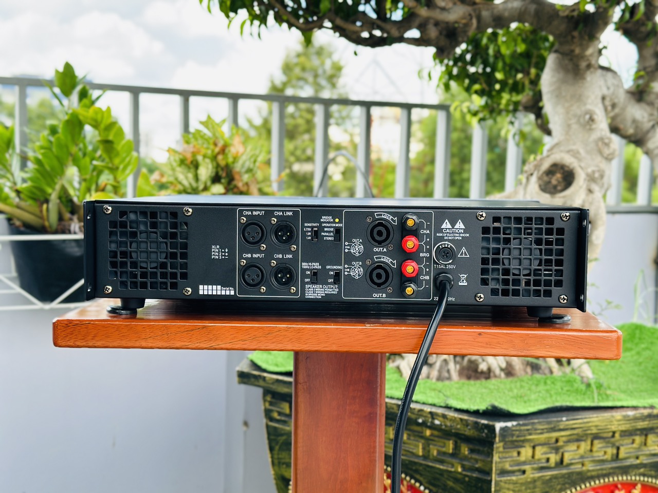 Cục Đẩy Sông Suất 32 Sò D3200 – Main Công Suất 2 Kênh Và 8 Tụ Đánh Được Loa Bass 25, Bass30 Dễ Dàng, Sơn Tĩnh Điện, 2 Quạt Tản Nhiệt, Bảo Hành 12 Tháng, Hàng Nhập Khẩu