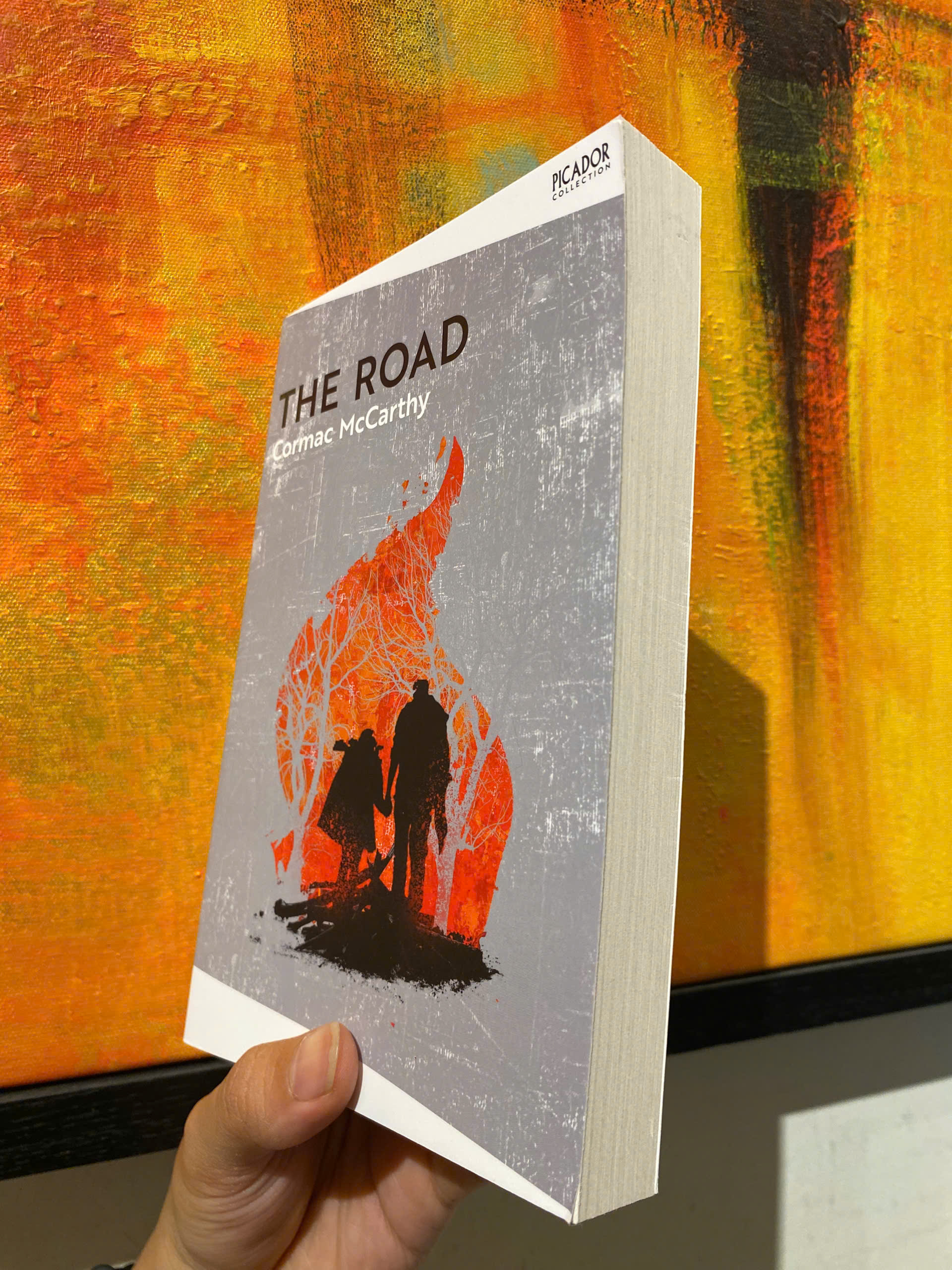 Sách - The Road: Pulitzer Prize Winner &amp; National Bestseller by Cormac McCarthy - English Novel / Sách Ngoại văn Nhập khẩu