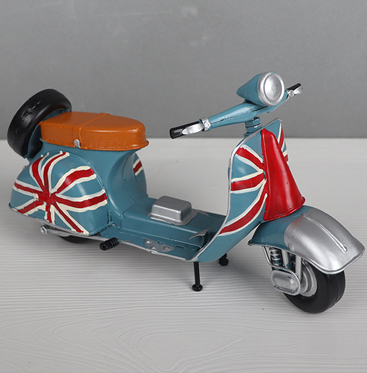Mô Hình Xe Vespa Cổ Lá Cờ - Trang Trí Nghệ Thuật Vintage, Trang Trí Để Bàn, Kệ Tủ