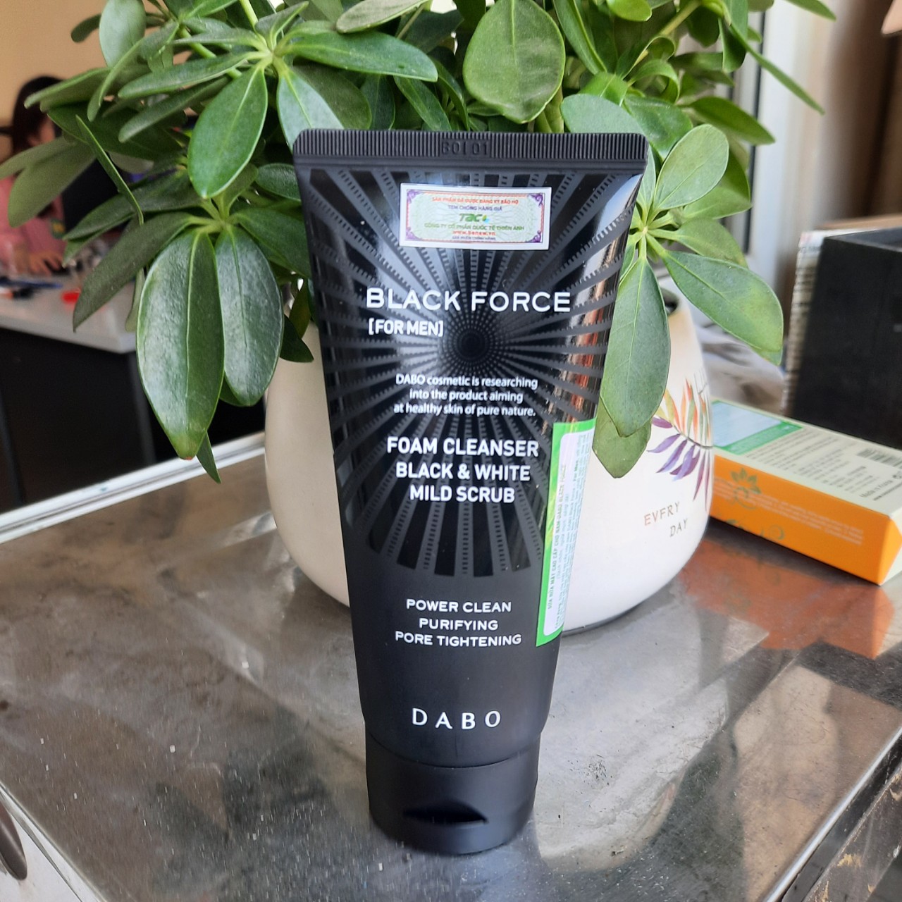 Sữa Rửa Mặt Than Dành Cho Nam Dabo Black Force (120ml)