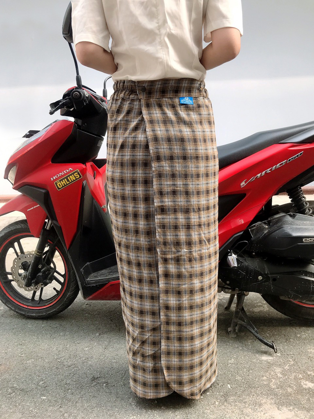 Váy Chống Nắng Thời Trang Cho Nữ Kiểu Dáng Xẻ Tà Thông Minh Chất Vải Mềm Mát Có Cài Nút
