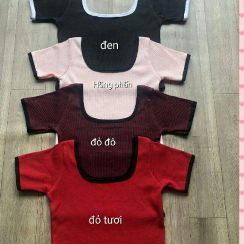 Áo cổ vuông hở lưng