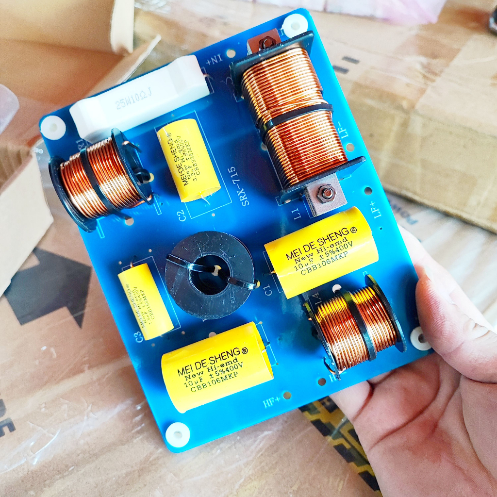 Xả kho lấy tương tác .. phân tần cho loa full 40 - 50 công suất lớn ổn định cao loại đẹp gái 1 cái