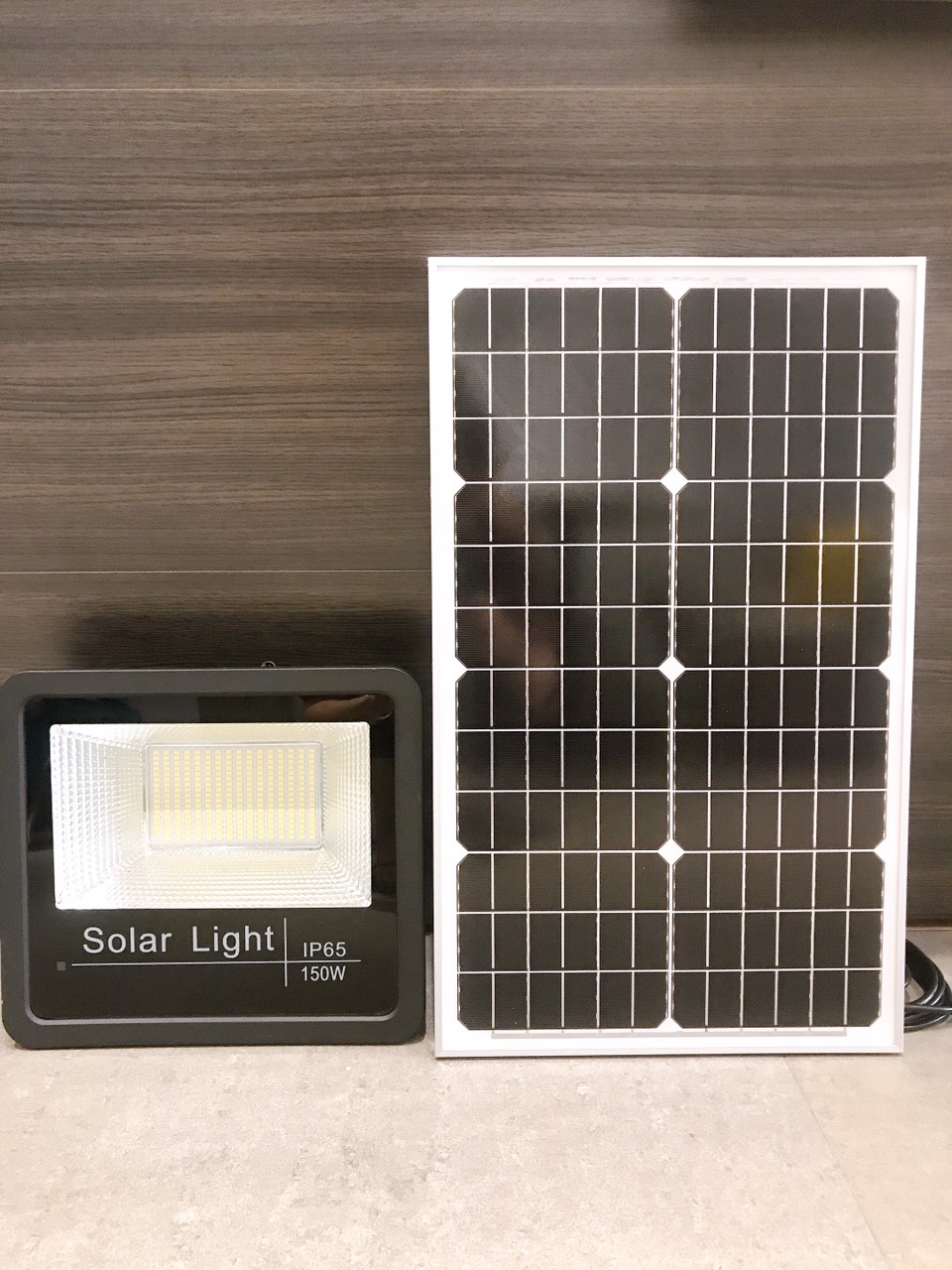 ĐÈN PHA LED NĂNG LƯỢNG MẶT TRỜI 150W CẢM BIẾN THÔNG MINH 1803-150