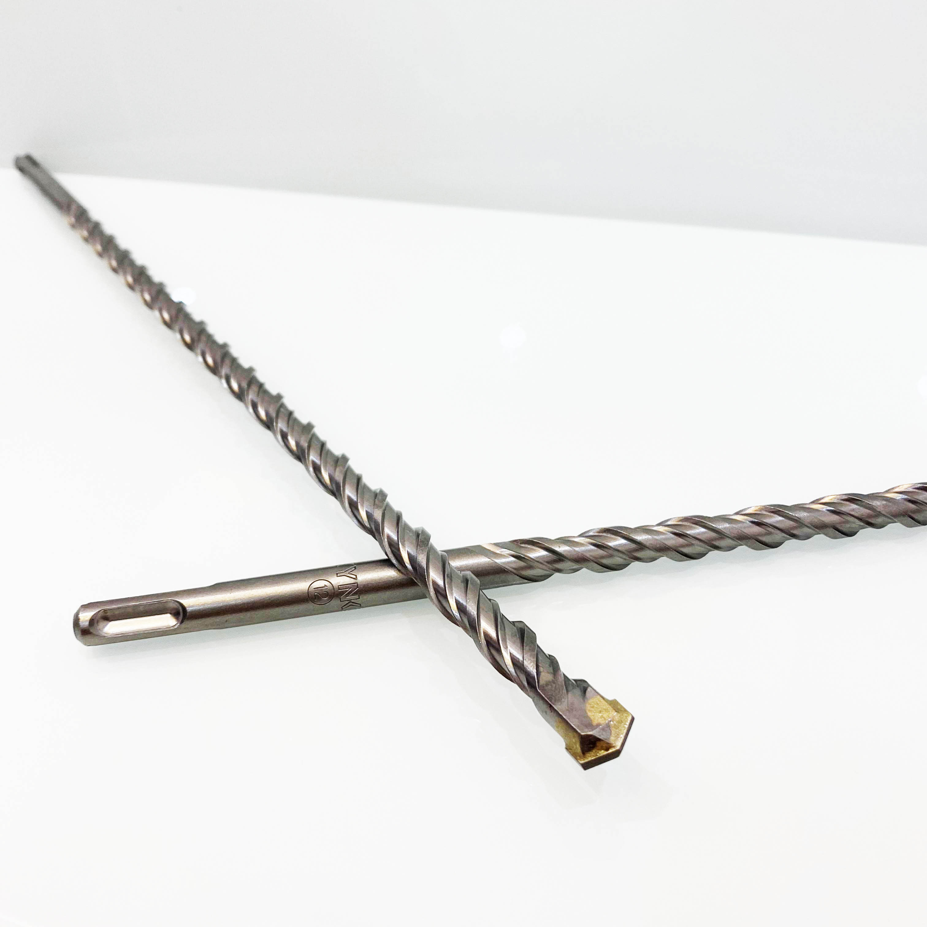 MŨI KHOAN BÊ TÔNG SDS ĐƯỜNG KÍNH PHI Ø12 DÀI 400MM XUYÊN TƯỜNG ĐẦU DẸT KYNKO MKBTXT-12410