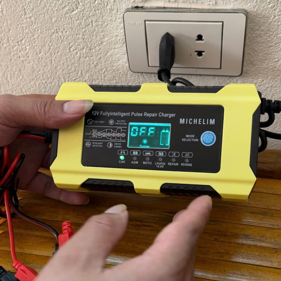 Bộ Sạc Ắc Quy Michel Công Nghệ Đức Sạc 7 Giai Đoạn Tự Động Thông Minh 12V-100Ah