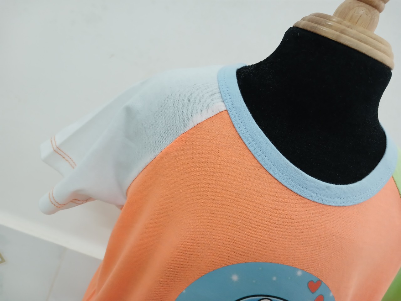 ÁO T - SHIRT UNISEX PHỐI TAY RAGLAN IN DOREMON CAM