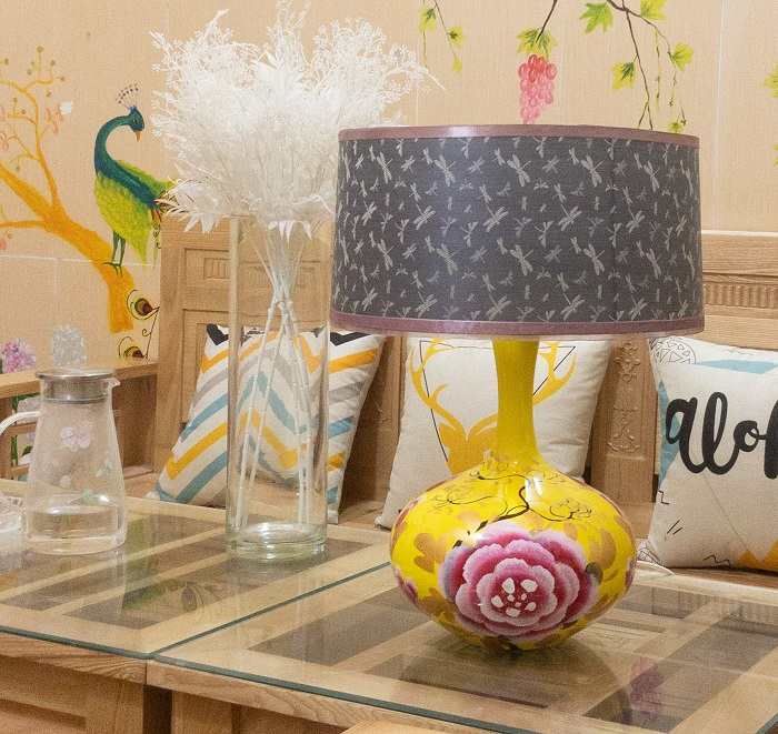 Đèn gốm vẽ tay lụa Hà Đông mùa thu hoa bướm, Đèn Gốm Sứ Bát Tràng trang trí nội thất, đèn phòng ngủ hàng chính hãng