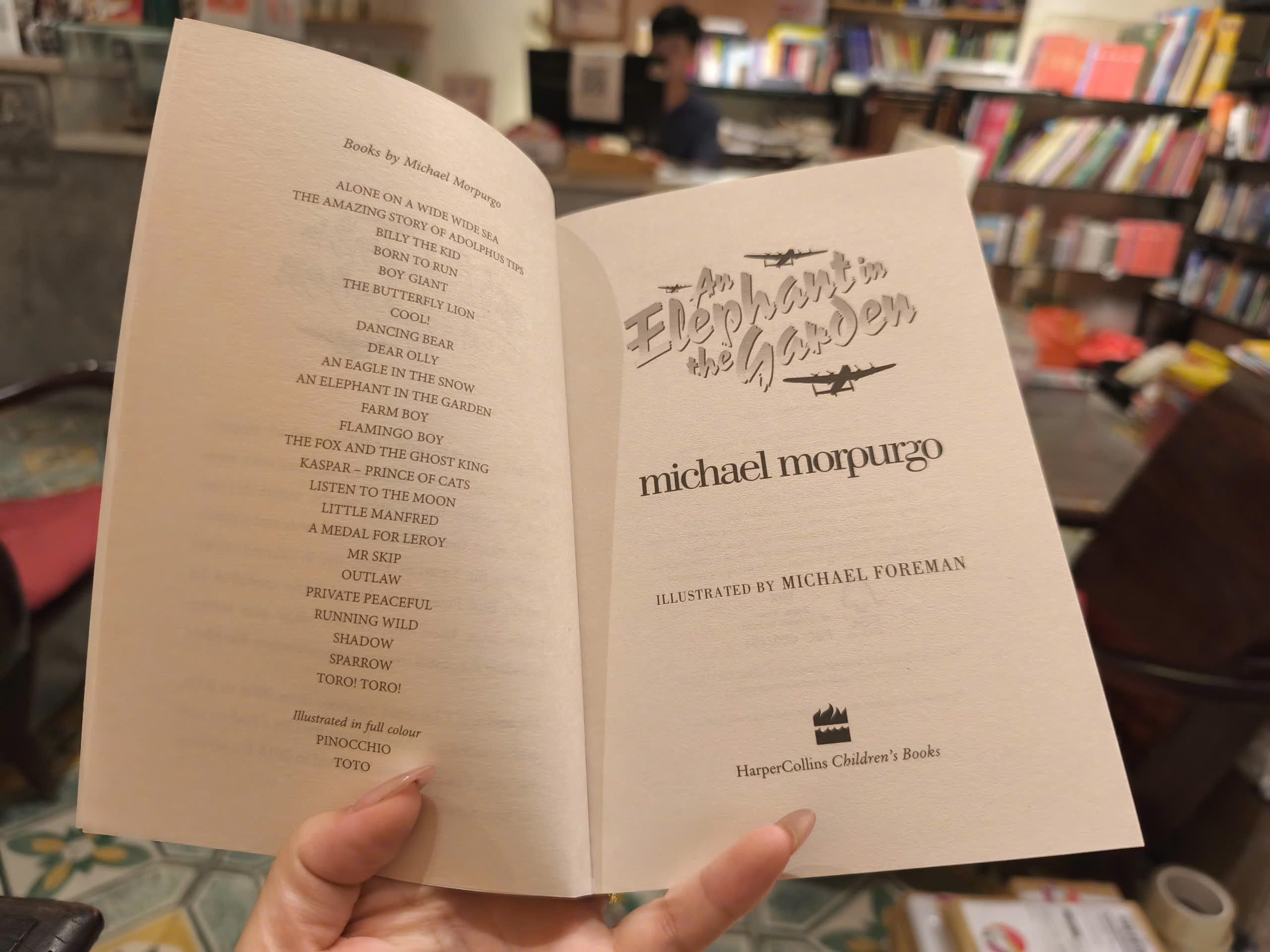 An Elephant in the Garden by Michael Morpurgo - Children Story book in English - Sách Ngoại Văn