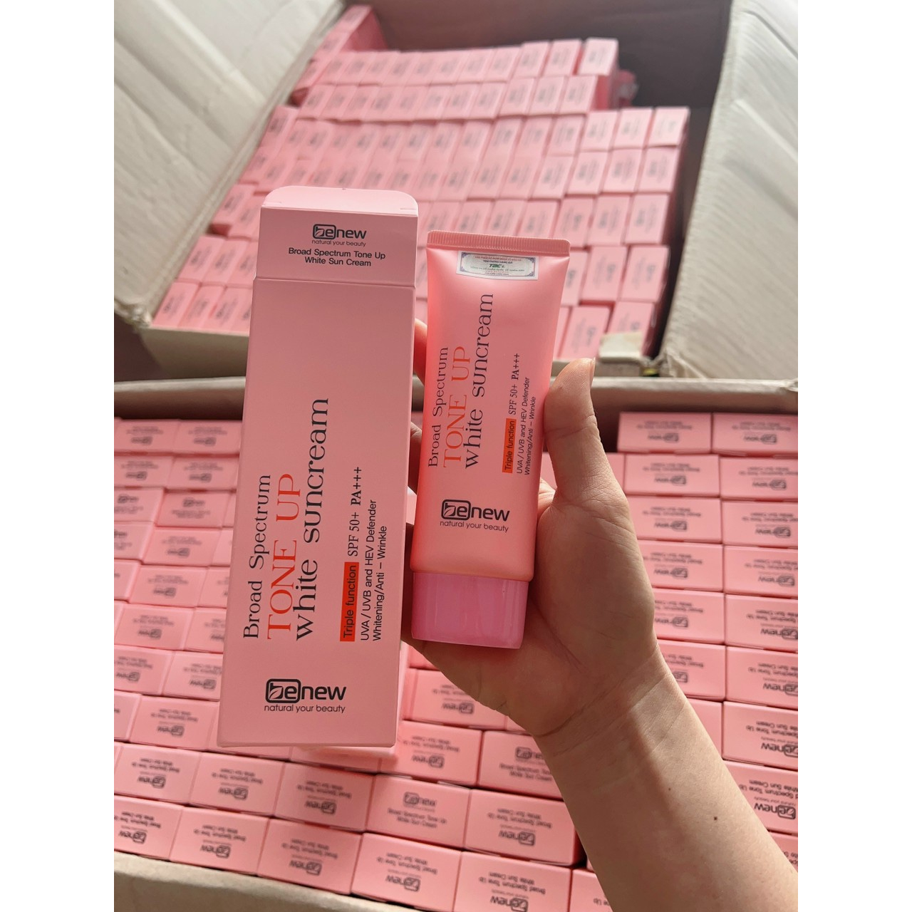 Kem chống nắng kiềm dầu, lên tone, dưỡng trắng Benew Broad Spectrum Tone-up White Suncream Hàn Quốc 70ml