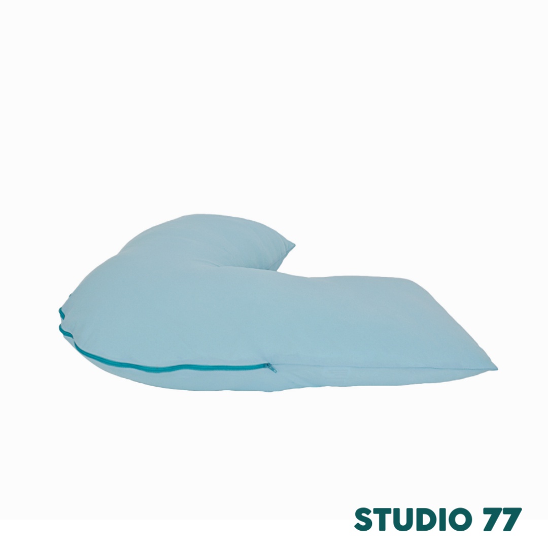 Gối bầu Studio 77 - Chữ V