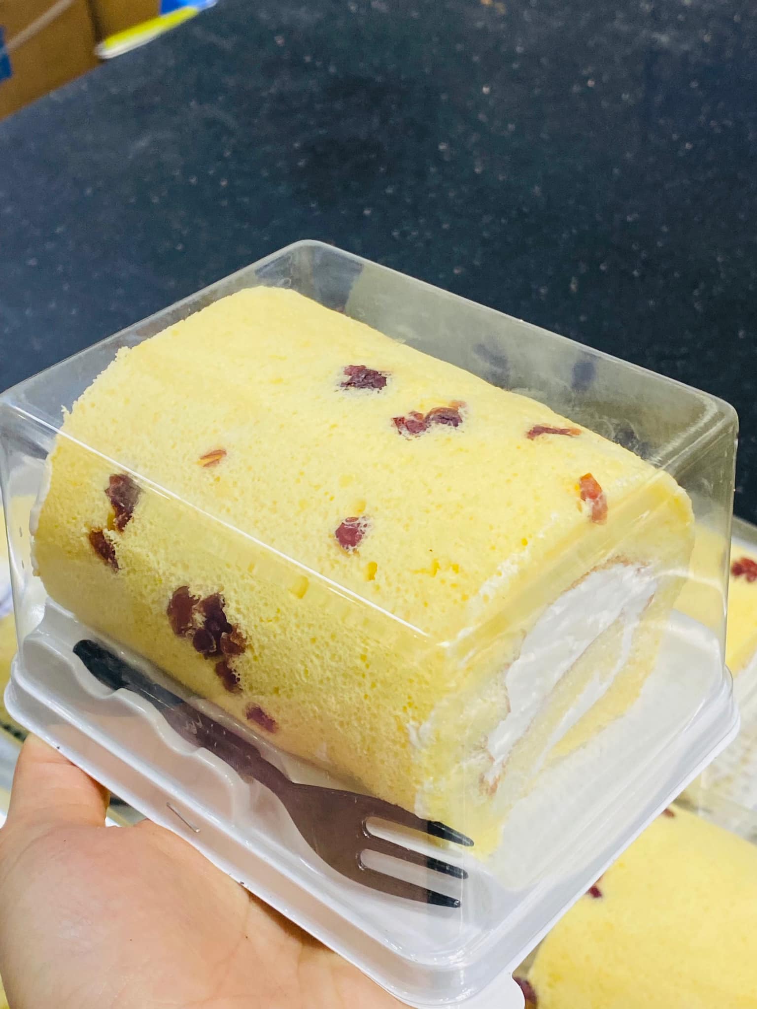50 Hộp HT-321 đựng bánh cuộn có kèm nĩa nhựa