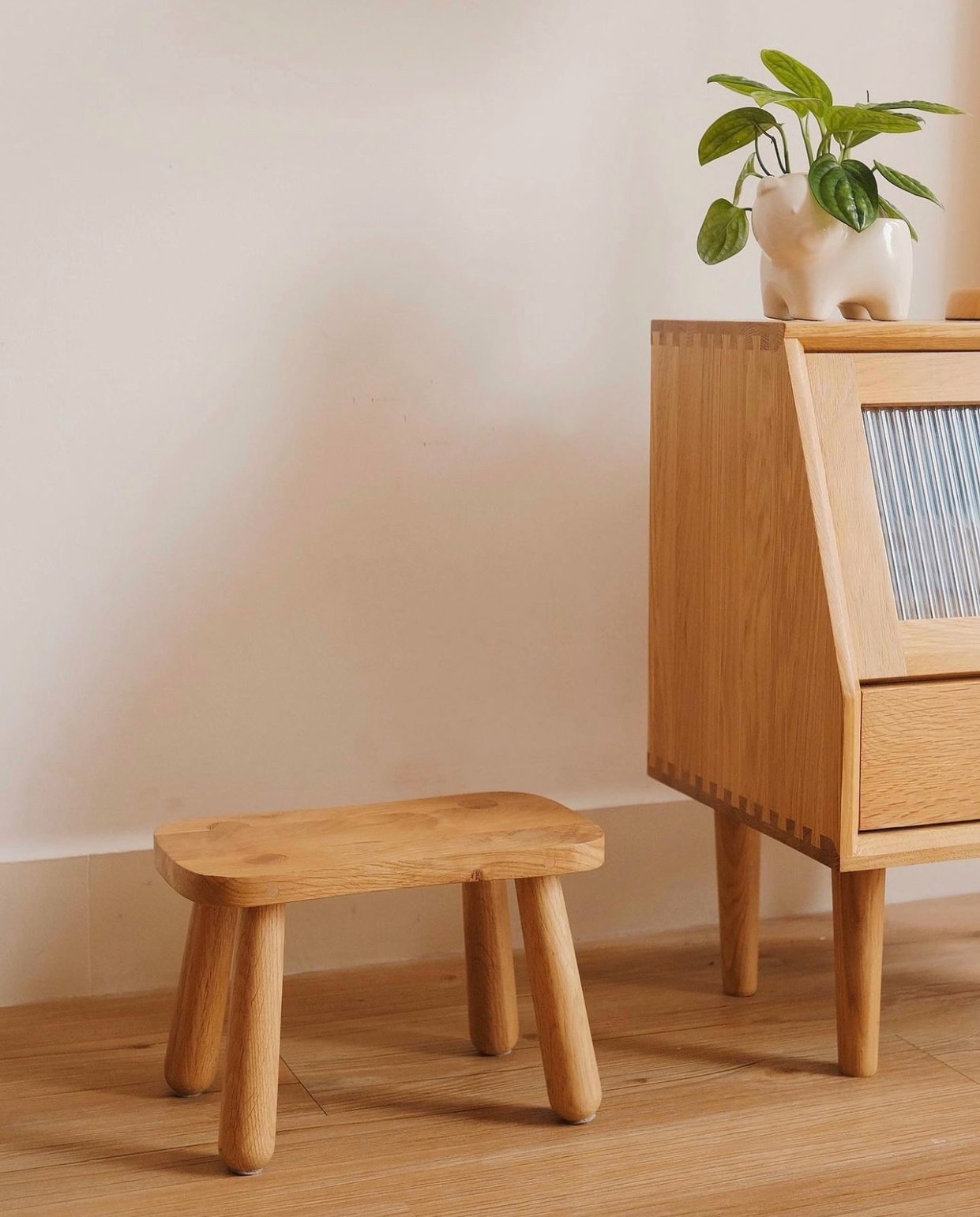 Ghế Đòn Gỗ Tự Nhiên Cực Kỳ Sang Trọng Và Chắc Chắn