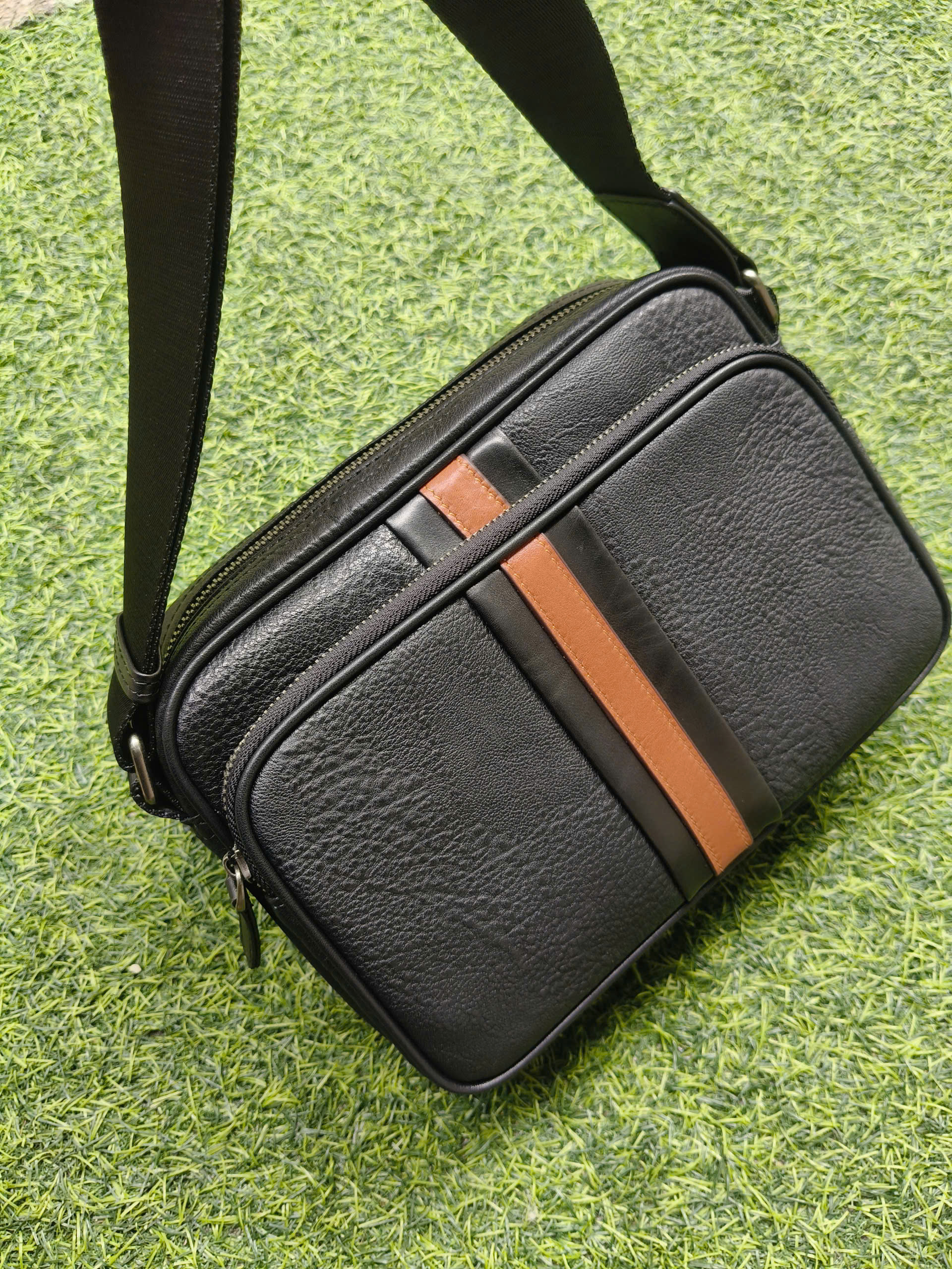 Túi Đeo Chéo Nam Da Bò Thật BHM6179 – Gọn Nhẹ, Bền Bỉ, Đậm Chất Nam Tính