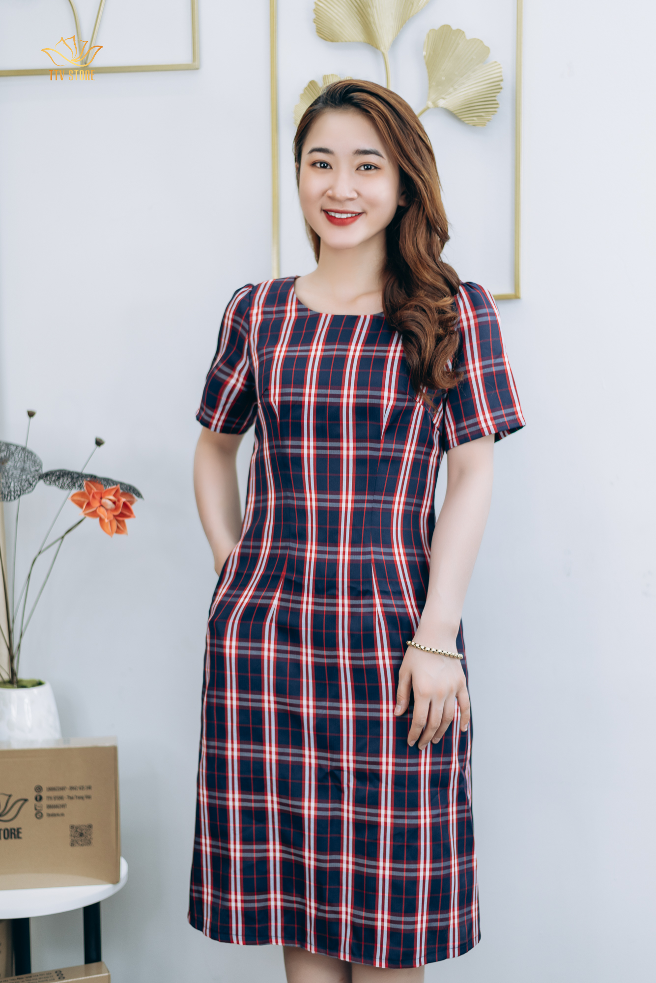 Đầm suông thiết kế trung niên cao cấp sang trọng Cổ tròn tay ngắn màu Xanh caro TTV STORE TTV1306