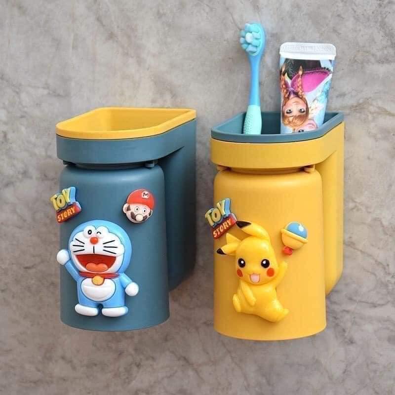 Giá đựng bàn chải đánh răng kiểu úp ngược tích hợp để cốc súc miệng kèm sticker dán kute