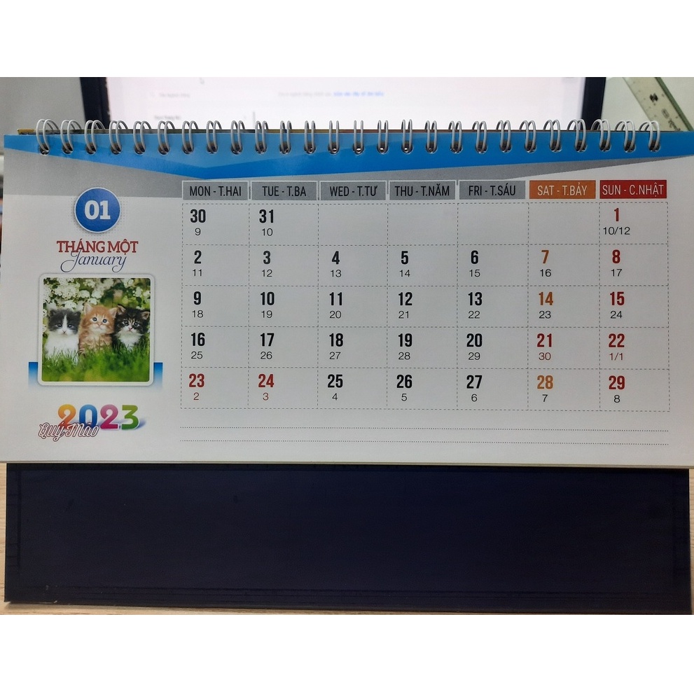 Lịch bàn lò xo 13 tờ quý mão may mắn - có kèm túi giấy