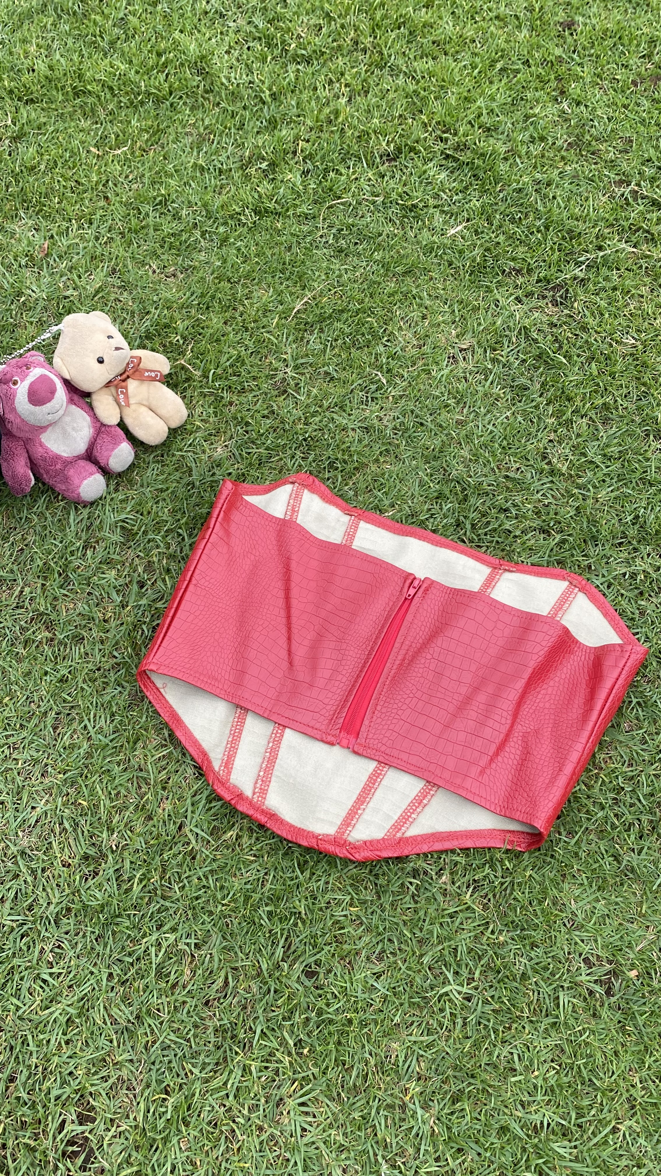 Áo corset đỏ cá tính, định hình vòng eo