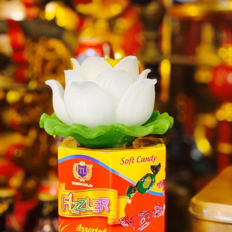 Nến hoa sen - có đèn led đổi màu - nến bông sen thờ phật trang trí cao cấp candle shop