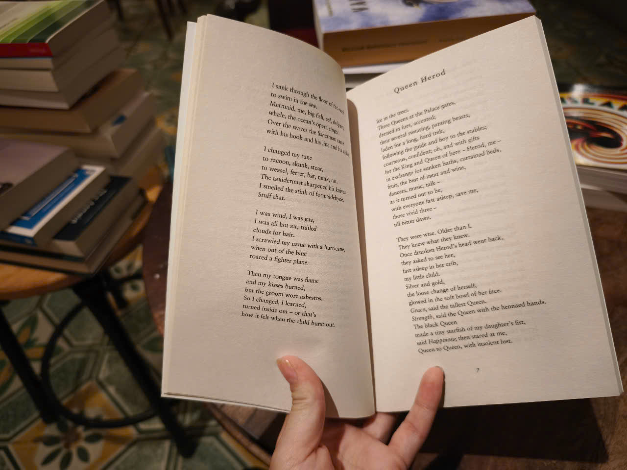 Sách - The World's Wife by Carol Ann Duffy - Poetry / Feminism in English