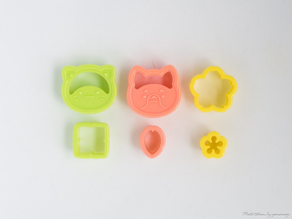 Combo Set khuôn tạo hình đồ ăn ngộ nghĩnh cho bé ham ăn và Đũa nhựa tập ăn cho bé hàng Nhật Bản