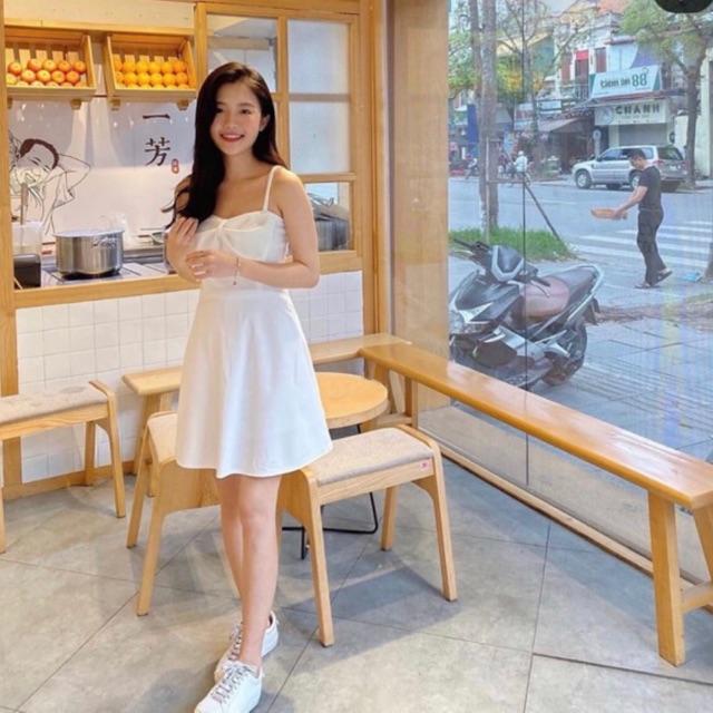 Đầm Trắng nơ to bản trước ngực