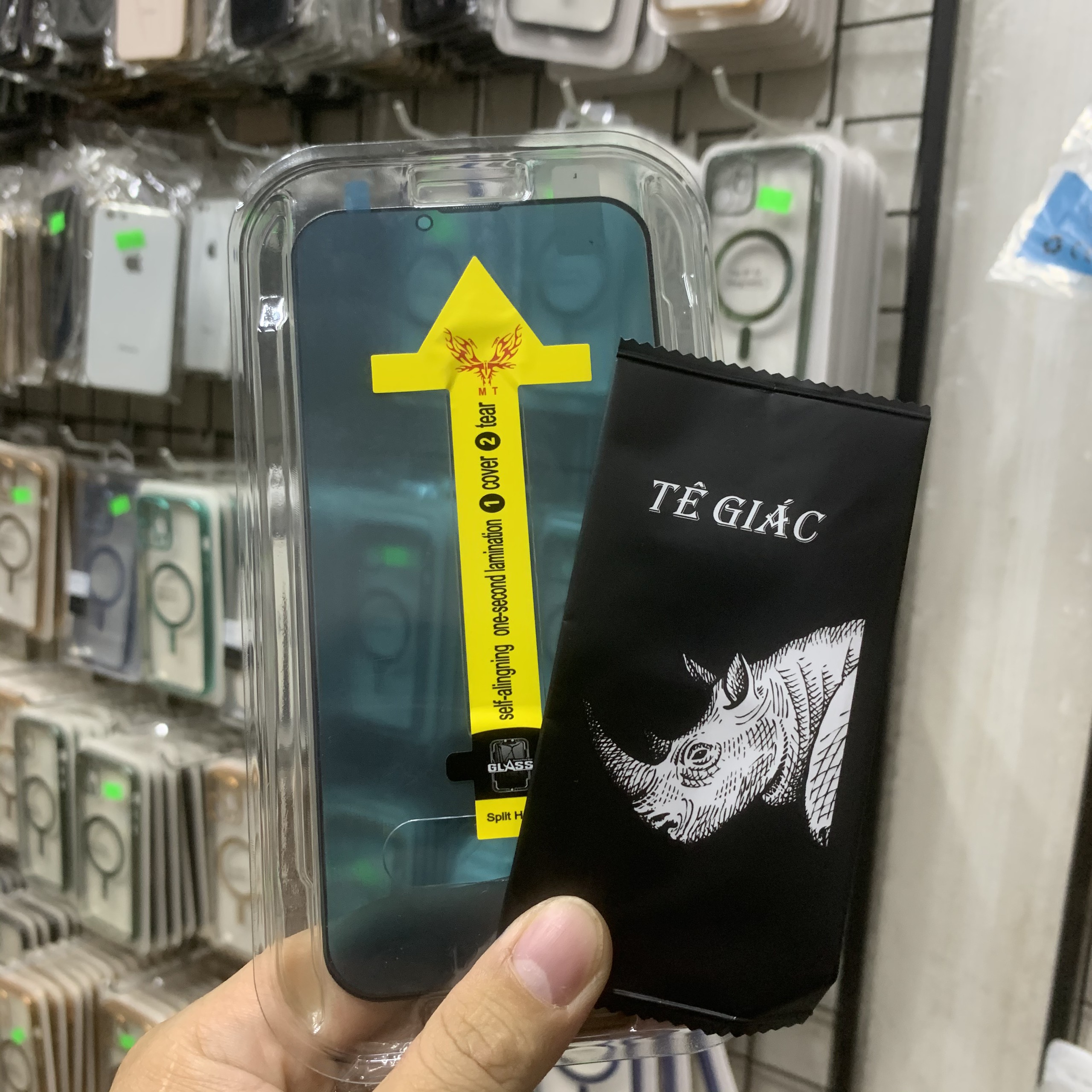Kính cường lực kingkong liền khung tự dán chống nhìn trộm chống vỡ xước màn đủ mã IP.