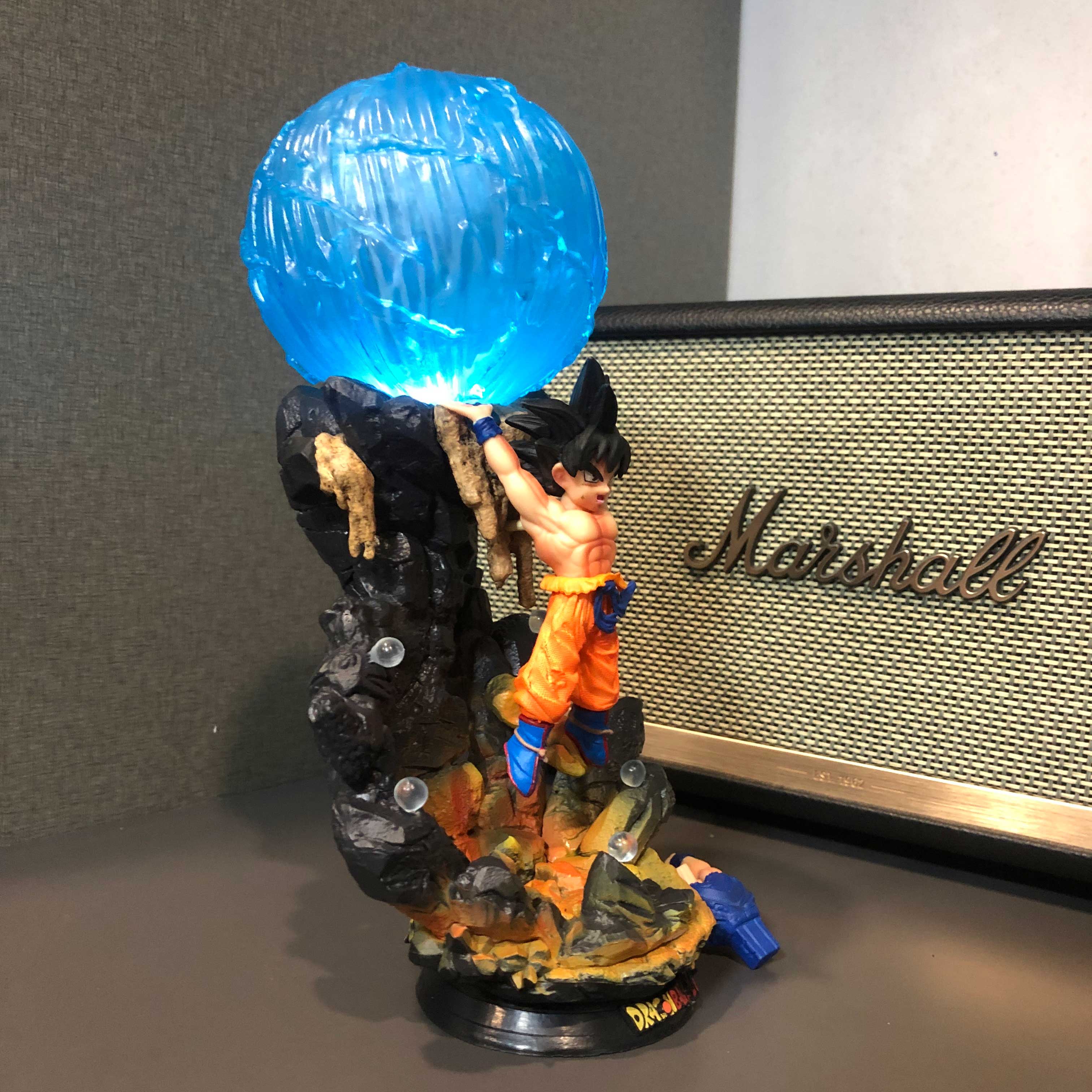 Mô hình Son Goku nâng cầu 25cm - 50 cm có LED - Dragon Ball