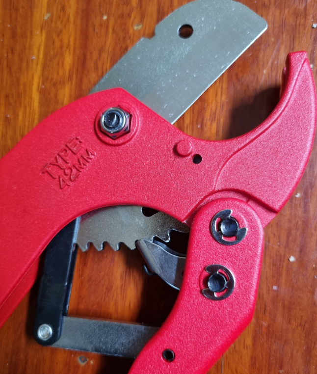 Kéo cắt ống đỏ