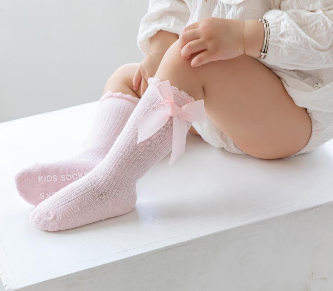 Một đôi tất ,vớ cotton dài mềm mại chống trượt đến đầu gối phối ren thắt nơ công chúa cho bé gái mẫu cực hót năm 2022