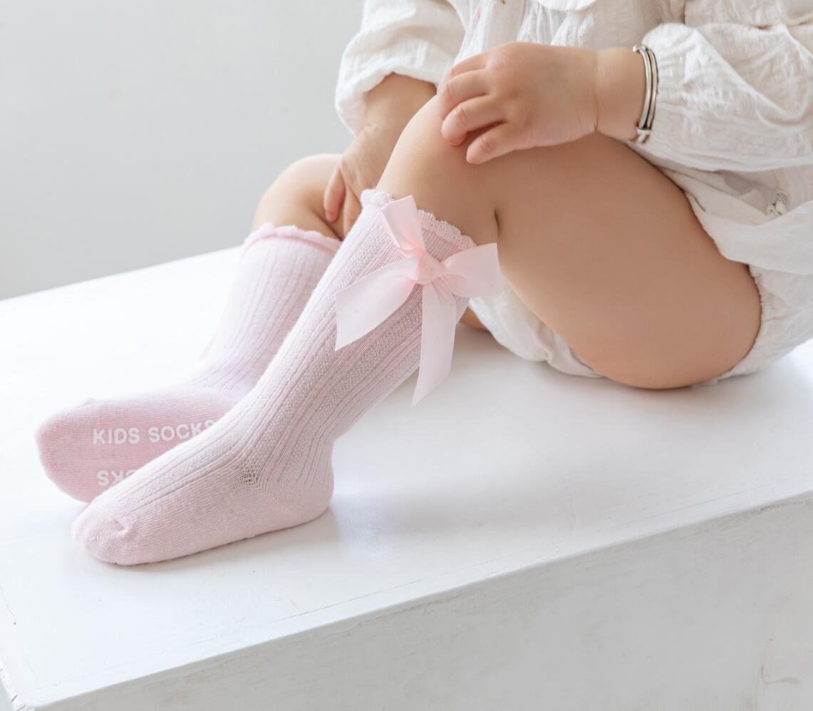 Một đôi tất ,vớ cotton dài mềm mại chống trượt đến đầu gối  phối ren thắt nơ công chúa cho bé gái mẫu cực hót năm 2022