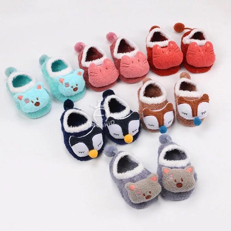 Giày len xù 3D hình thú đáng yêu có chống trượt cho bé