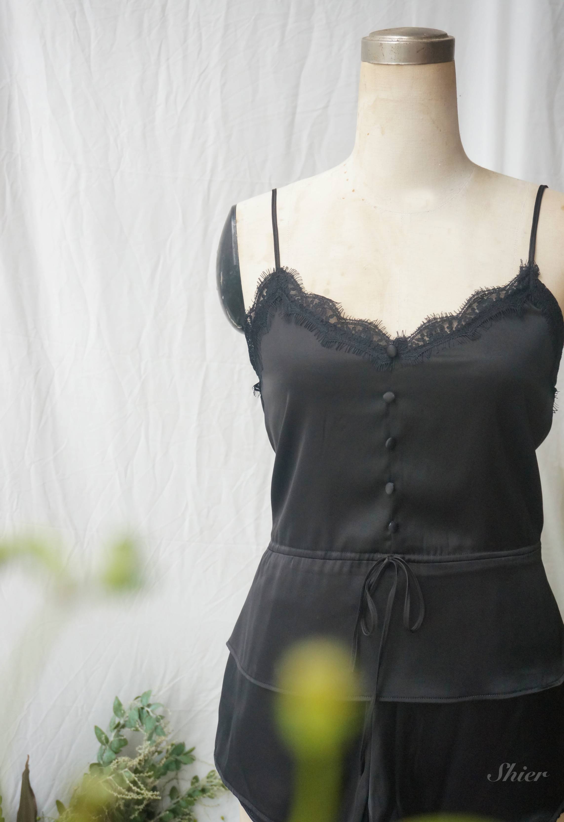 Đồ Bộ Lụa Ngắn Daisy, Bộ Quần Áo Ngủ Ngắn Quần Short Mix Kèm Áo 2 Dây Chất Lụa Mát Mịn Đồ Ngủ Mặc Nhà Chít Eo Phối Ren Nhấn Viền Ngực Tinh Tế