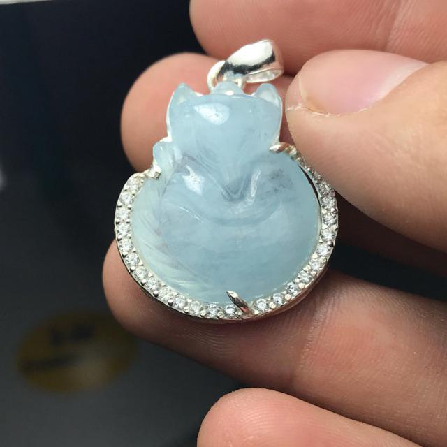 Hồ ly đá aquamarine đã bọc bạc lên mặt dây kèm dây đeo