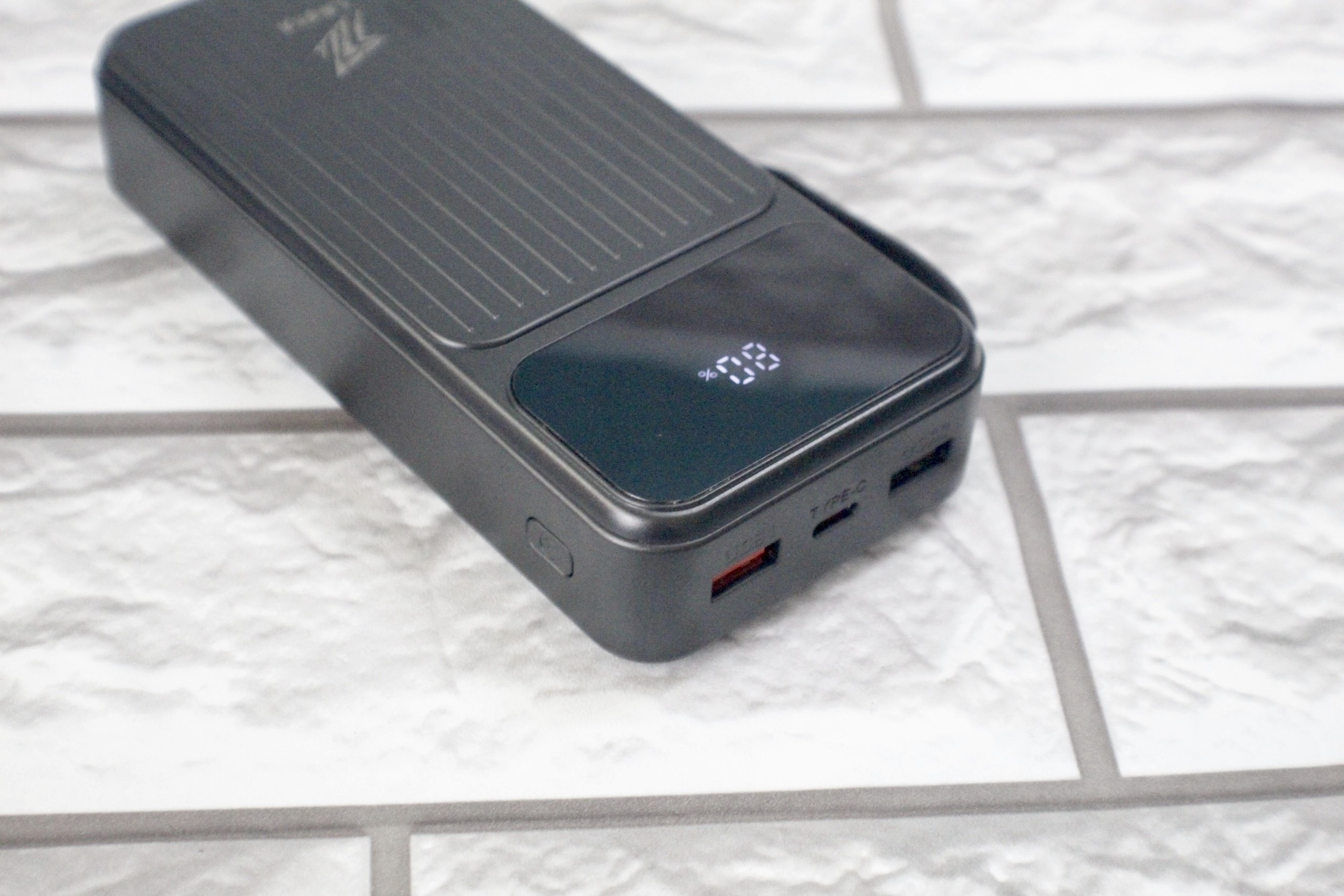 Pin Sạc Dự Phòng Linrui LR008 Dung Lượng Chuẩn 20000mAh - Trắng Đen - Hàng Chính Hãng
