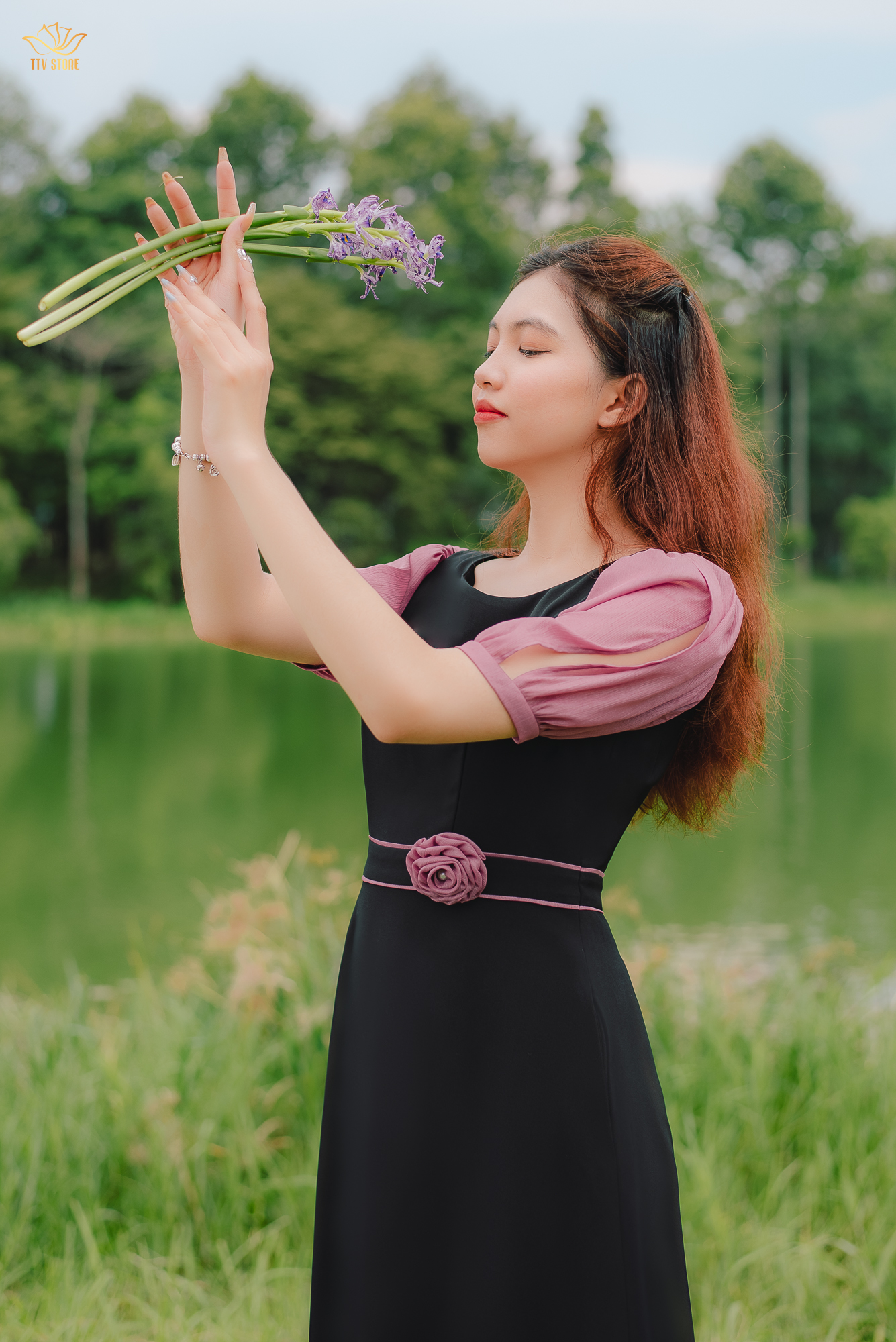 Đầm xòe thiết kế trung niên Cổ tròn tay lỡ màu Đen Hồng TTV STORE TTV1378#