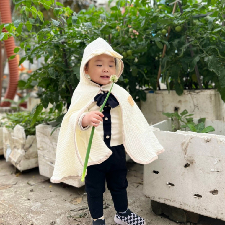 Áo choàng cánh dơi chống nắng, tránh gió hình gấu dễ thương wooyi chất liệu xô muslin cho bé.