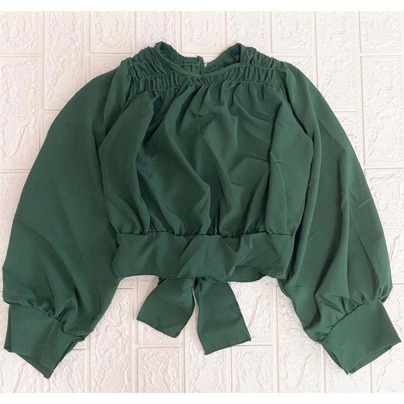 Áo croptop cột nơ sau, cổ áo có may nhún, màu hot