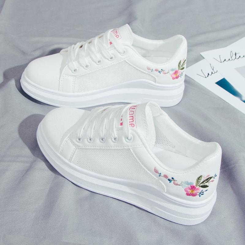 Giày Sneaker nữ trắng thêu hoa thời trang