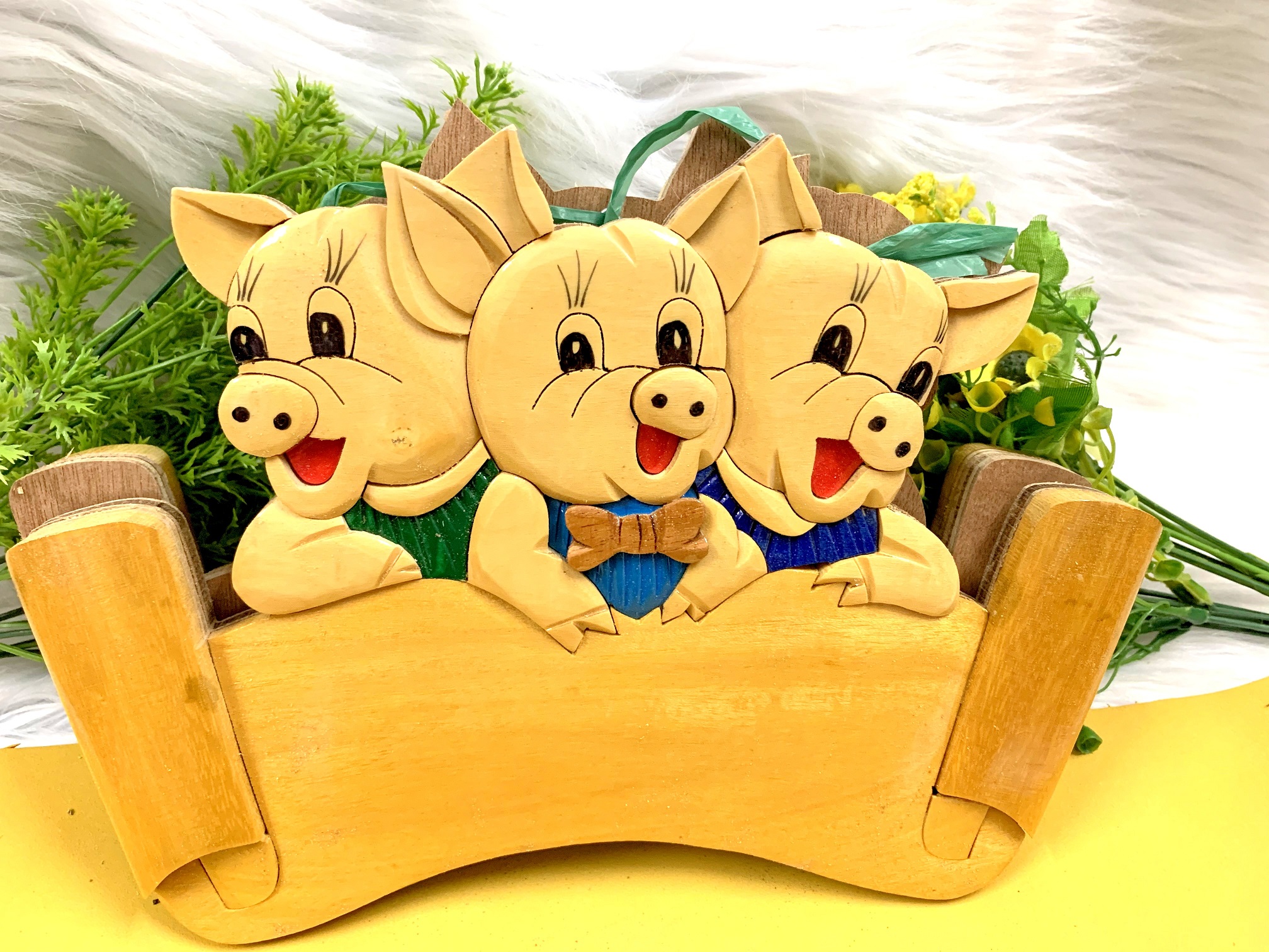 Tranh Gỗ Heo treo tường trang trí không gian