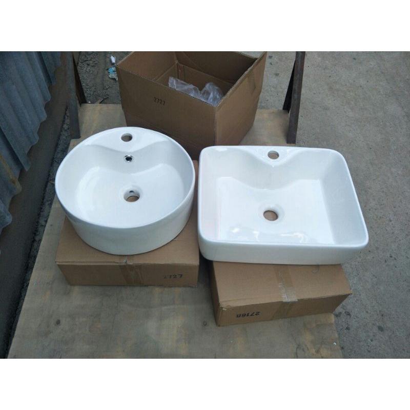 lavabo rửa mặt hình thỏi màu vàng như hình