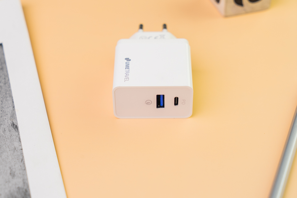 Adapter sạc Dual USB 18W - PD 18W Umetravel A4 - Hàng Chính Hãng