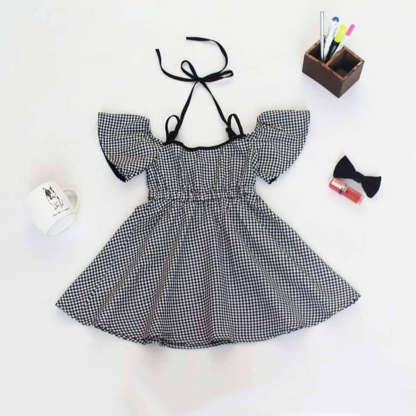 ĐẦM CARO TRỄ VAI TAY BÈO