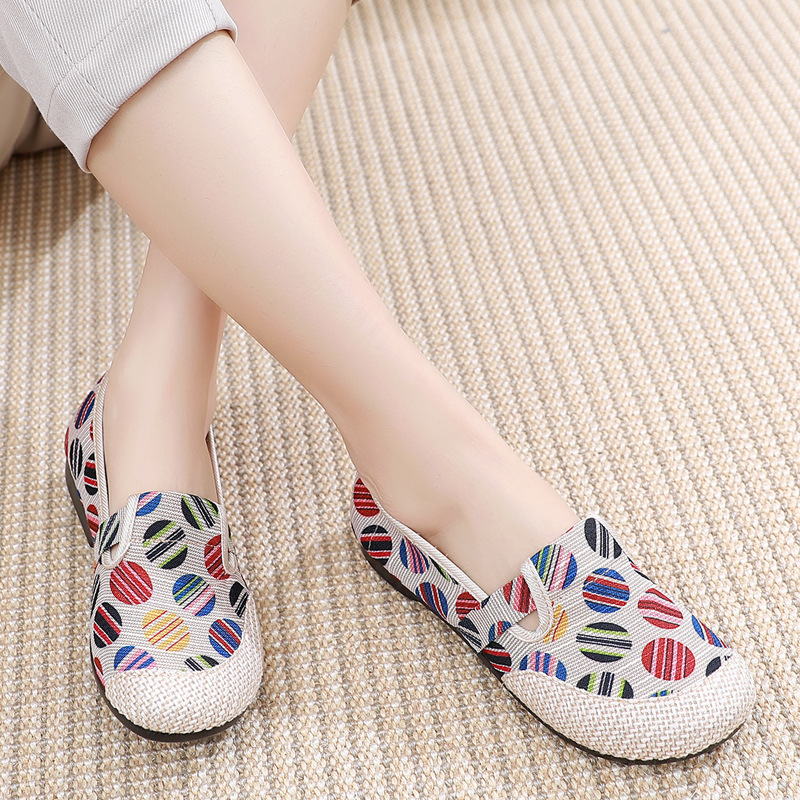 Giày mọi slip on lười vải nữ hoạ tiết tròn Canvas thoáng khí đế bằng mềm trống trơn trượt thời trang Phatdat V333