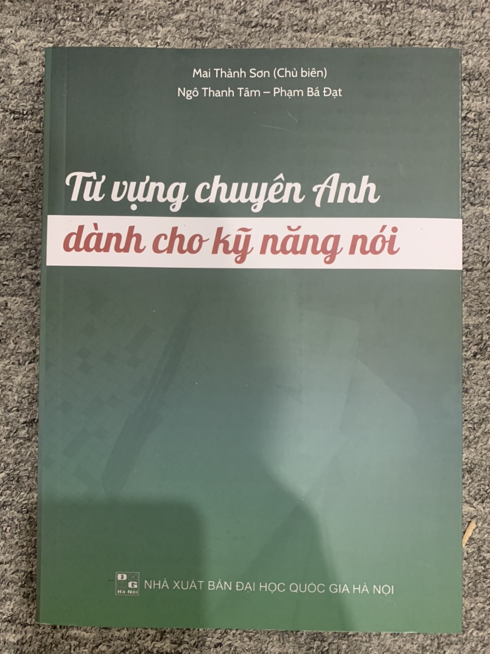 Com bo 2 cuốn bài luận mẫu và từ vựng chuyên anh.