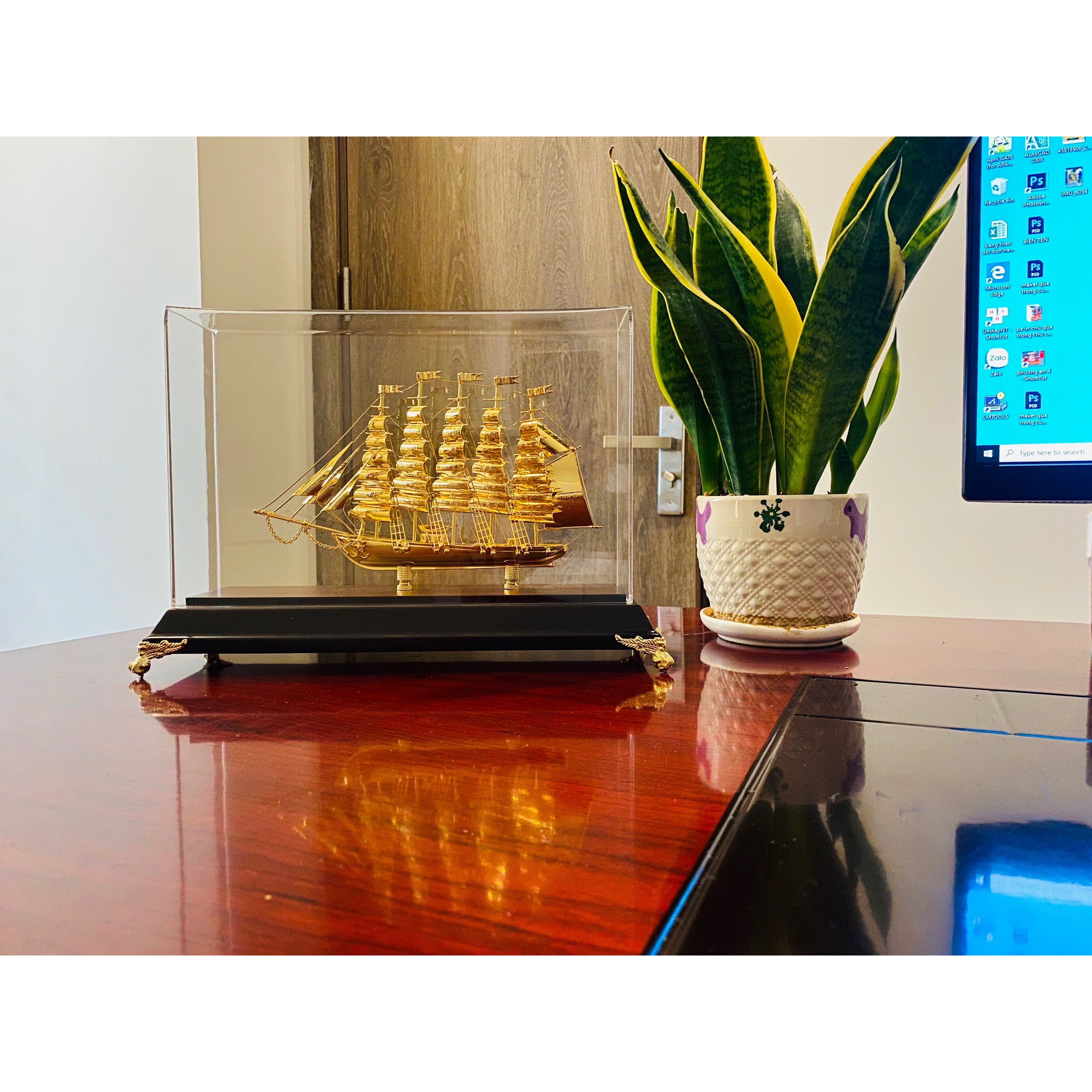 Mô hình thuyền buồm mạ vàng 24k