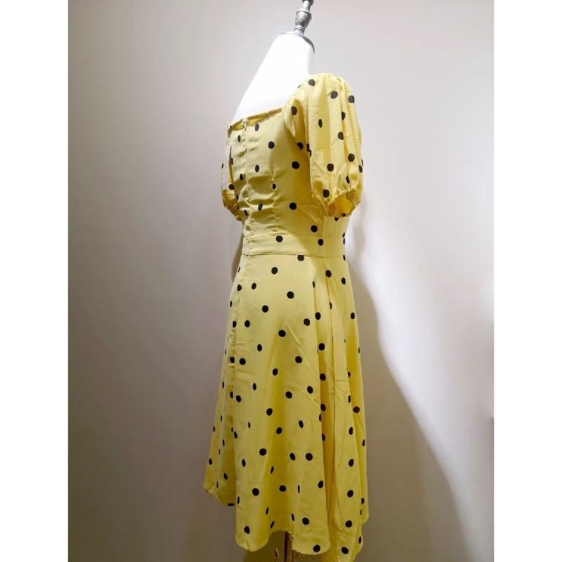 Đầm chấm bi cổ vuông