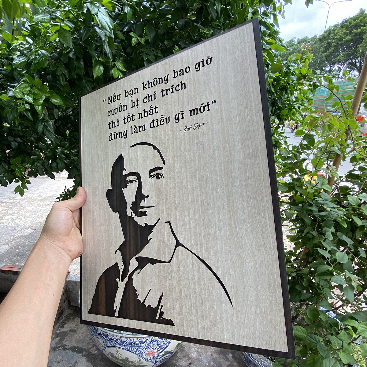 Tranh treo tường tạo động lực bằng Gỗ khắc laser handmade &quot;Jeff Bezos&quot; TBIG043